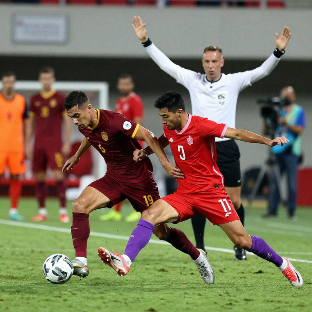 Chiến thắng 1-0 trước Philippines: Tuyển Việt Nam giành trọn ba điểm nhưng ngôi vô địch đang lung lay Chiến thắng 1-0 trước Philippines: Tuyển Việt Nam giành trọn ba điểm nhưng ngôi vô địch đang lung lay