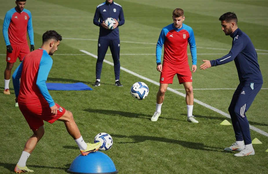 Vòng 3 V-League: hai pha vào bóng, một thẻ đỏ và vùng xám phía sau băng hình