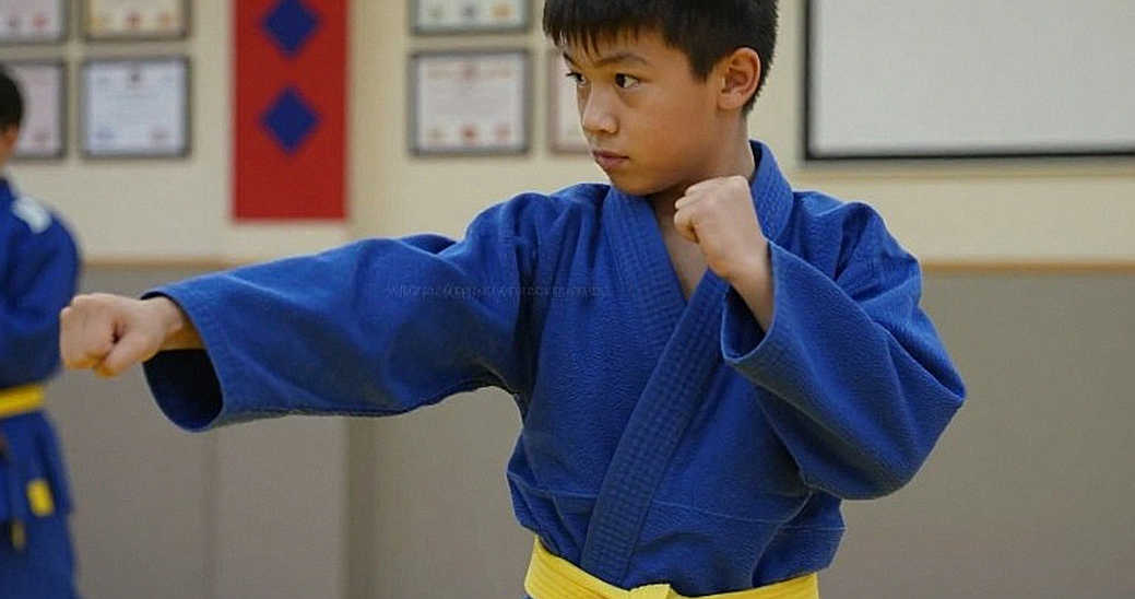 Ba người, một nhịp thở: HCV kata đồng đội nữ Việt Nam và bảng điểm 5-0 ở Toyohashi