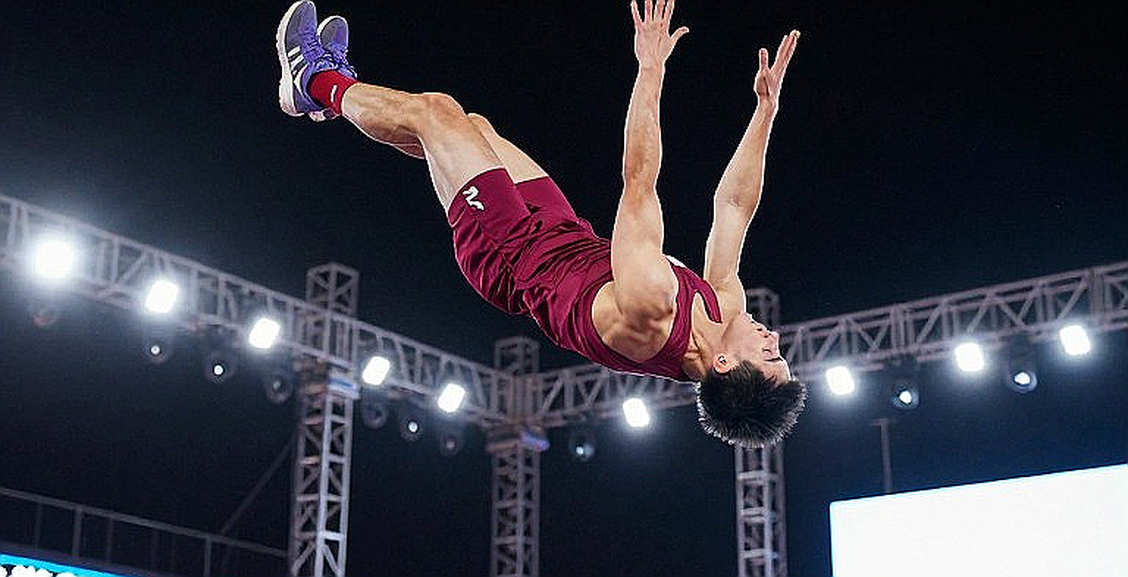 Ba mươi nghìn lần bật xa: Kỷ lục của Kevin Ociepka và lớp trầm tích bên dưới con số 155 giờ