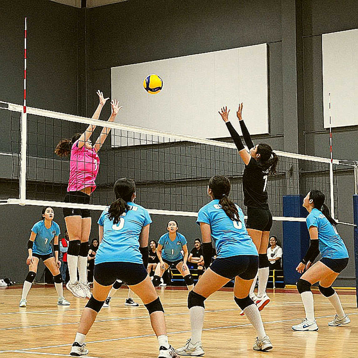 Bóng chuyền toàn quốc 2026: Thể Công thắng Đường sắt 3–2 và bài toán chắn bóng chưa ai giải