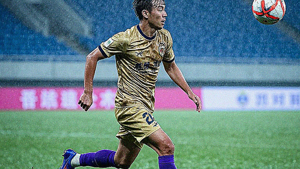 Bóng đá Việt Nam nhìn từ sân tập: Nhịp đập V.League và bài toán bản sắc