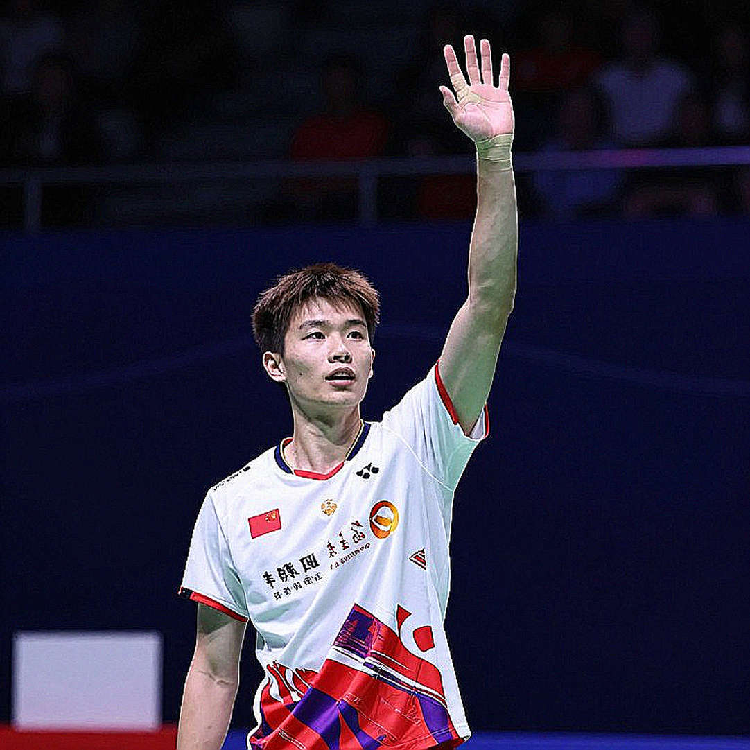 Alwi Farhan và bài học từ Momota: Khi một tay vợt 19 tuổi học cách thở dài hơn