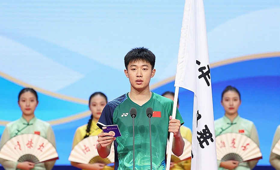 An Se-young, dải băng ở đầu gối phải và một hệ thống đã ngừng lắng nghe chính nó An Se-young, dải băng ở đầu gối phải và một hệ thống đã ngừng lắng nghe chính nó
