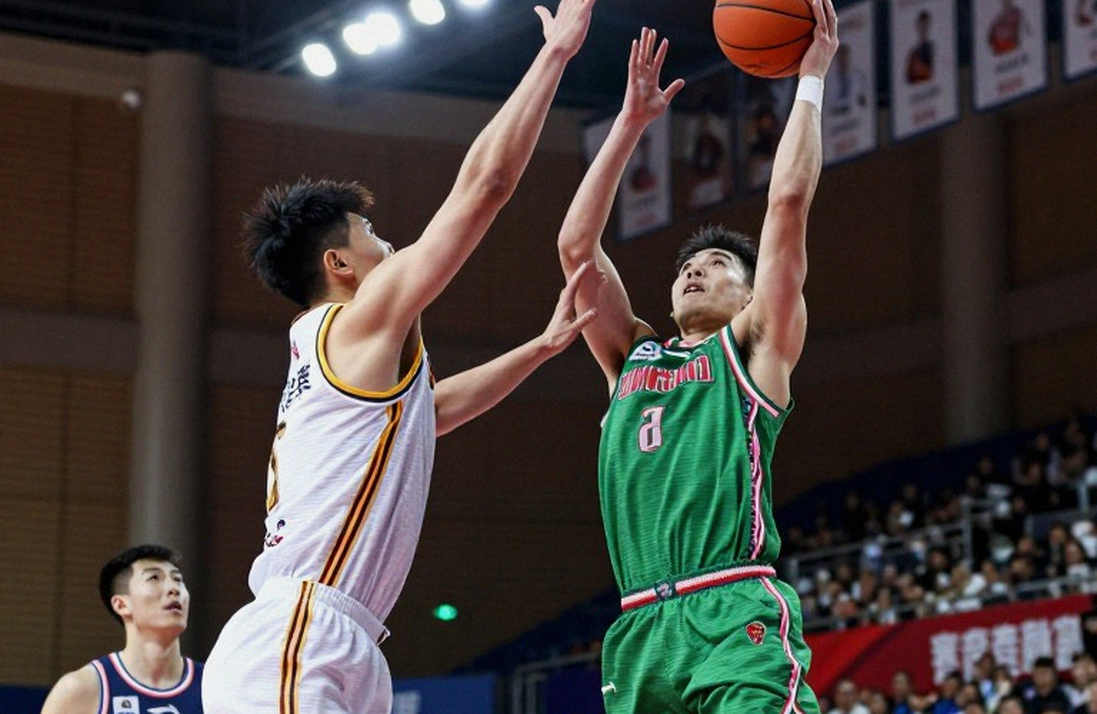 Letran hạ Perpetual 84-77 tại khai mạc NCAA Season 102: Hai phút ba mươi giây định đoạt