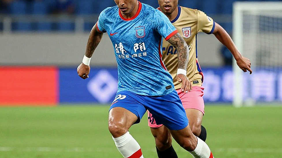 Xuan Son leaves camp mid-tournament: Vietnam's front line reshapes before Thailand clash Xuan Son leaves camp mid-tournament: Vietnam's front line reshapes before Thailand clash