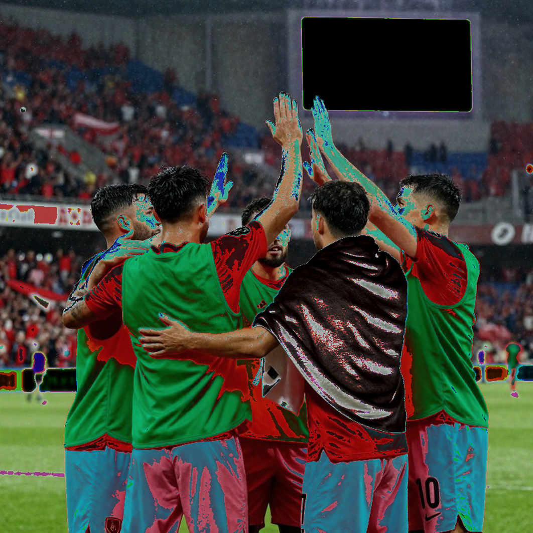 Một hợp đồng vệ tinh trên bầu trời Việt Nam — và câu hỏi hạ tầng mà bóng đá Việt Nam vẫn để ngỏ