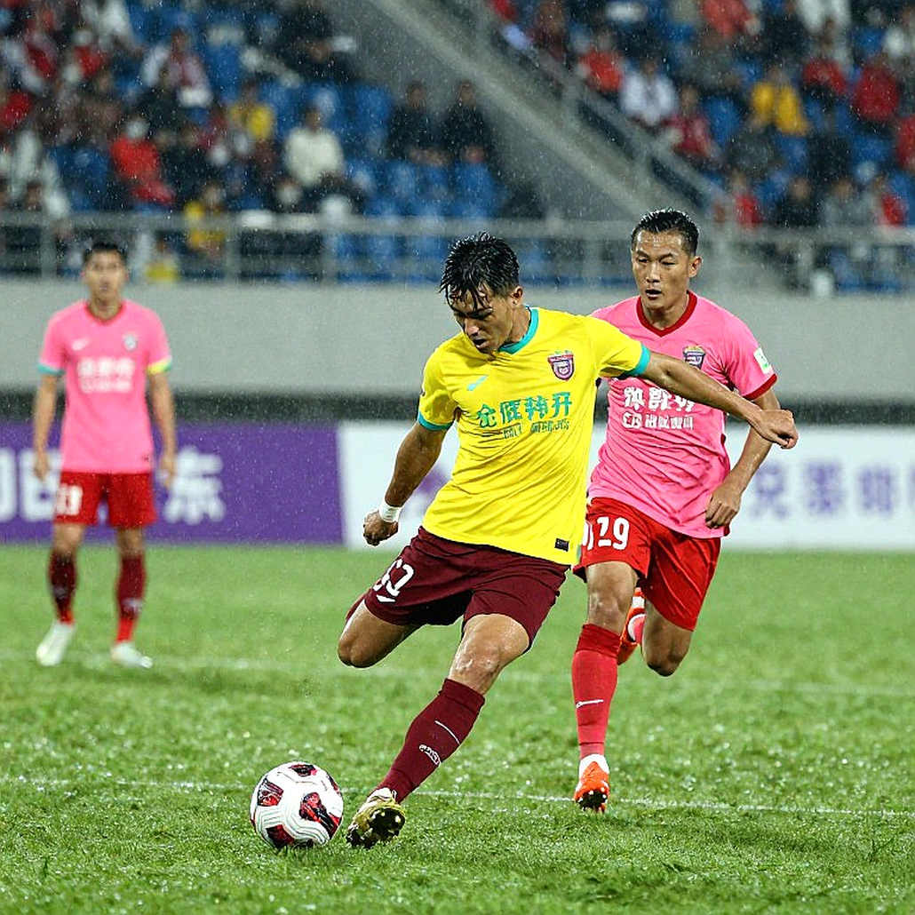 Số 34 không bao giờ được mặc: Abdelhak Nouri và nụ cười sau chín năm