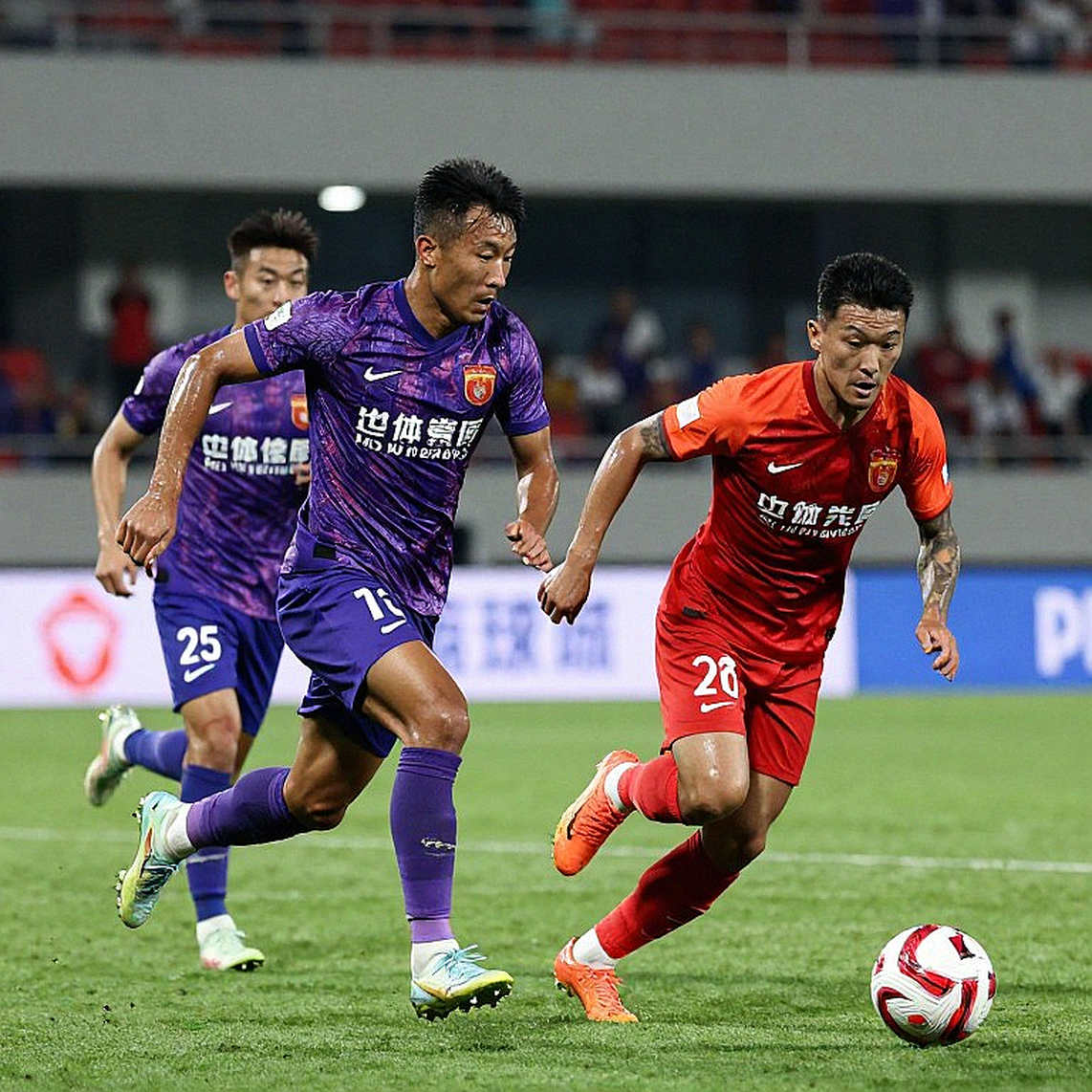 Việt Nam 4-2 Pakistan: Hiệp hai định đoạt trận đấu, nhưng vết nứt hàng thủ vẫn còn nguyên